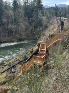 133 River View Gates OR_10