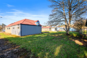 212 NE D St Willamina_32