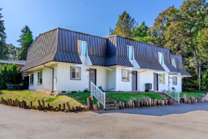 708 Davis St SE McMinnville OR_07_Featured