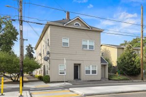 7630 SE Woodstock Blvd Portland_04