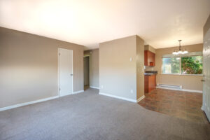 9512-N-Oswego-Ave_02