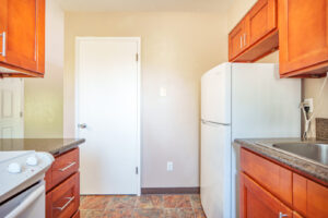 9512-N-Oswego-Ave_08