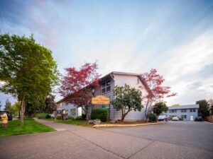 Monmouth Ave 302 - Martha Washington Apts_01